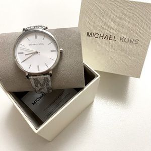 Nwt MK Silver Leather Watch